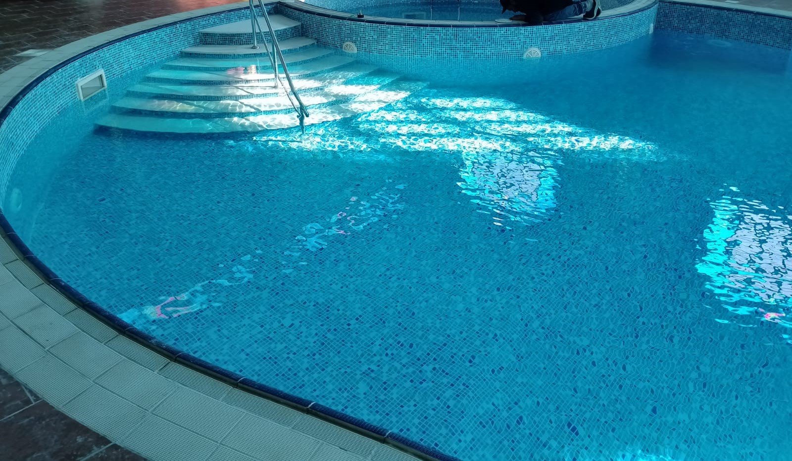 تشطيبات وتجهيز مسبح